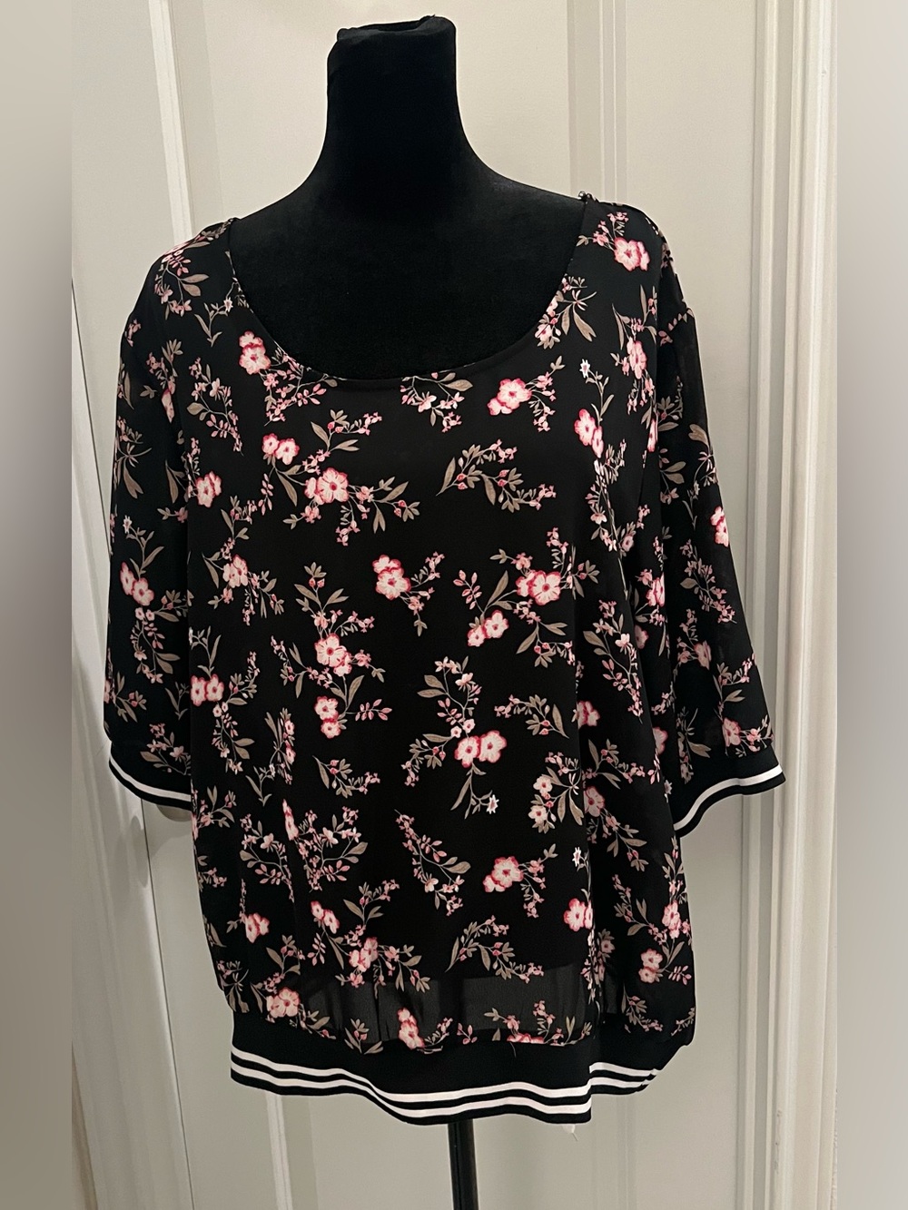 TACERA Floral Blouse XL Black Pink Floral 3/4 Sleeve Striped Hem